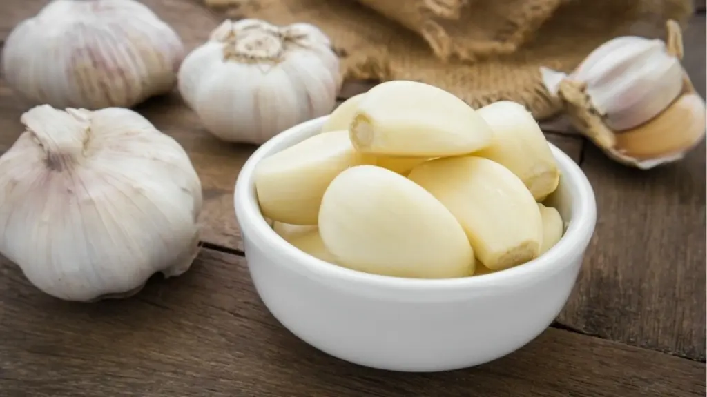 Czosnek w kuchni: jak magia temperatury zmienia jego aromat?