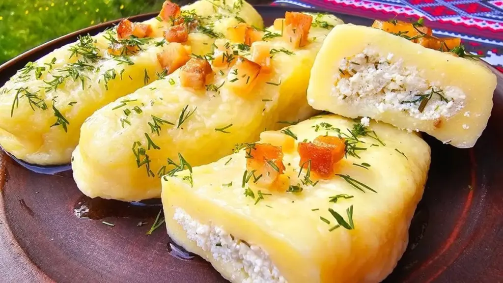 Babcia Zita z Vadaktów nauczyła mnie robić "kartoflane kieszonki" – szybkie, pyszne i łatwe ciasto ziemniaczane