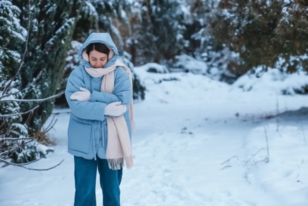 Czy wychodzić na spacer przy -28°C? Co mówią specjaliści i jak chronić zdrowie