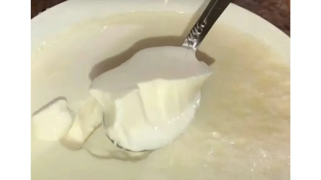 Dlaczego ten jogurt, którego unikasz, jest najzdrowszym wyborem dostępnym w każdej Biedronce?