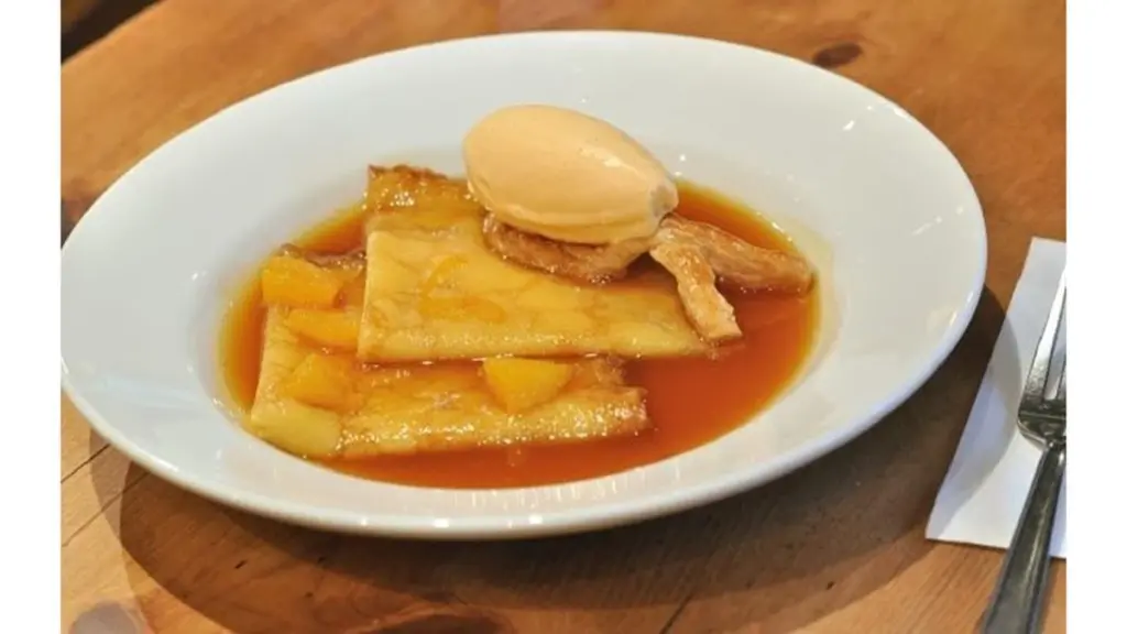 Francuski deser na Walentynki: Sekrety crêpe Suzette, które zaskoczą twoją drugą połówkę