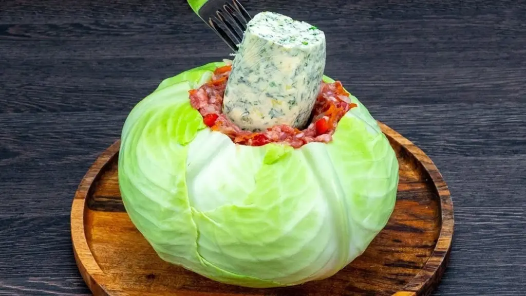 Genialny trik z kapustą, mielonym mięsem i serem: obiad piecze się sam!