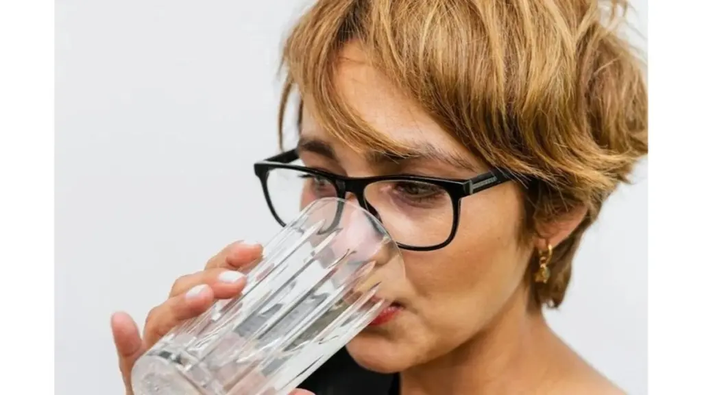 Lekarze nazywają to „szczotką jelit”: rozpuść łyżeczkę tych proszków w wodzie i poczuj różnicę po 24 godzinach