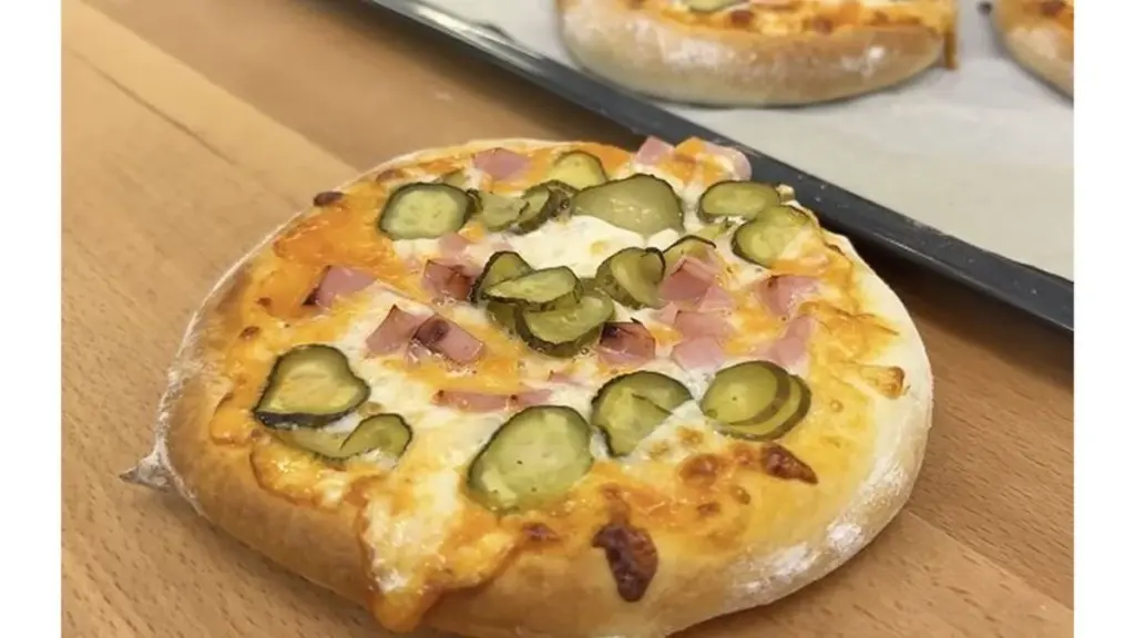 Mini pizze jak w szkole: 5 składników i smak dzieciństwa na stałe w Twoim menu