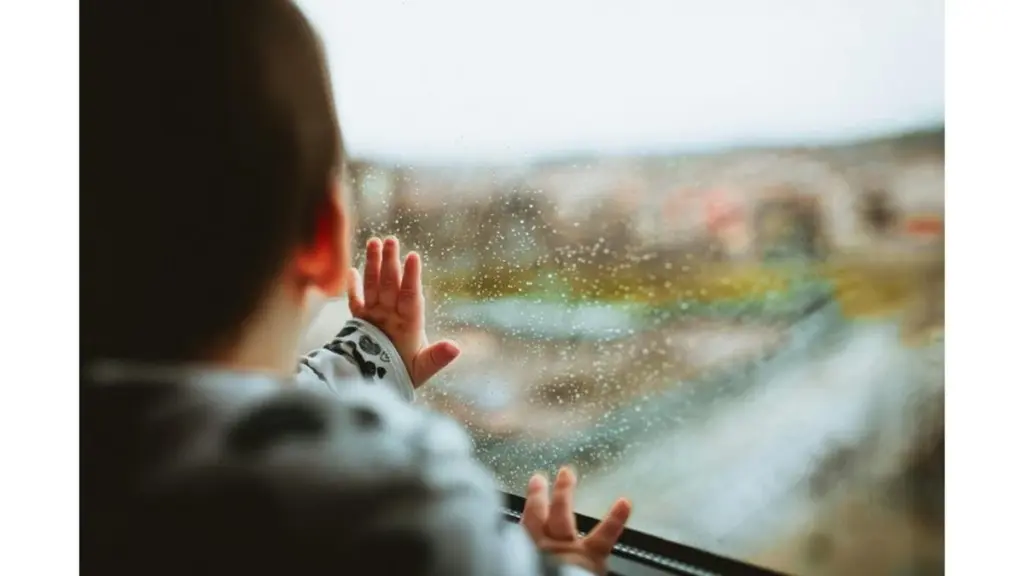 Suchy dom? 5 znaków, że potrzebujesz nawilżacza i jak to naprawić