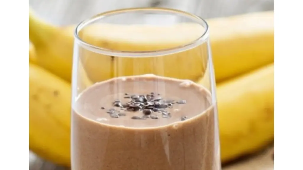 Zapomnij o tabletkach: ten jeden napój z banana pomoże Ci zasnąć w minuty