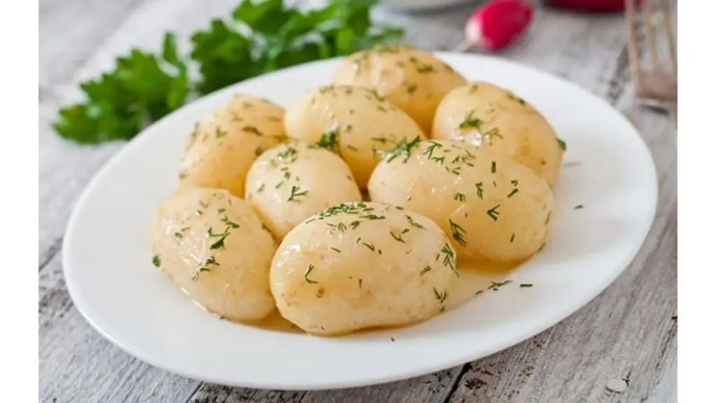 Ziemniaki ze skórką - sekret zdrowia. Jak je przygotować, by uniknąć pustych kalorii?