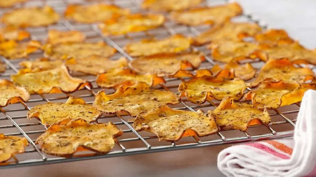 Dlaczego koleżanki nie tyją od chipsów, a ty tak? Sekret tkwi w ich przygotowaniu