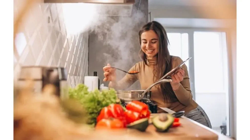dlaczego mój bulion jest mętny? Szef kuchni zdradził prosty trik z solą