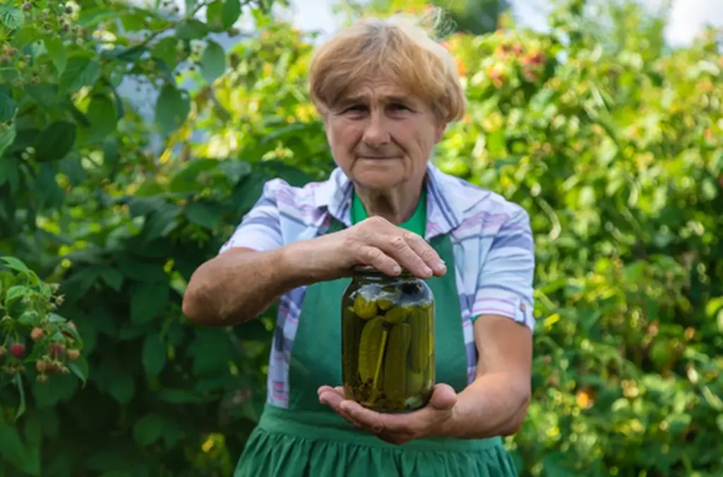 Lekarz spojrzał na moje ciśnienie i zapytał: "Ile marynowanych ogórków jesz tygodniowo?"